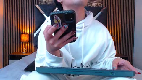 Snapshot of aaron_blink1 chatting on September 22, 1:13 pm Aaron online show from September 22, 1:13 pm