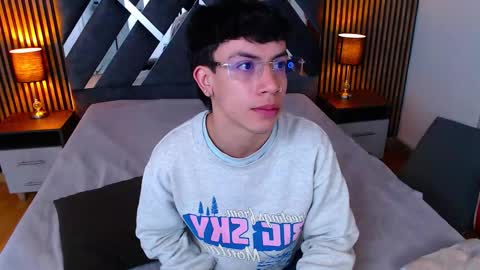 Snapshot of aaron_blink1 chatting on October 6, 12:57 pm Aaron online show from October 6, 12:57 pm