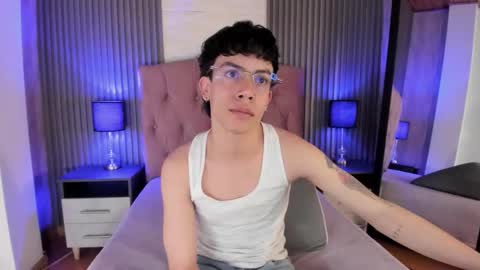 Snapshot of aaron_blink1 chatting on October 13, 2:06 pm Aaron online show from October 13, 2:06 pm