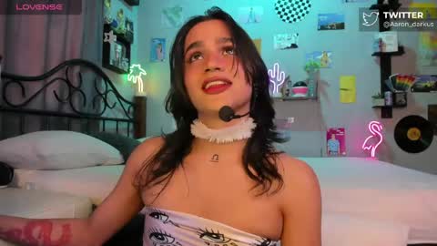 Snapshot of aaron_darkus chatting on May 16, 5:56 pm Aaron online show from May 16, 5:56 pm