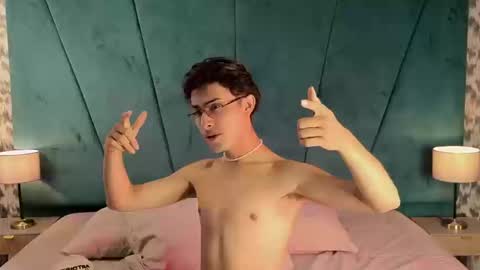 Aaron Ezequiel online show from September 9, 9:47 pm