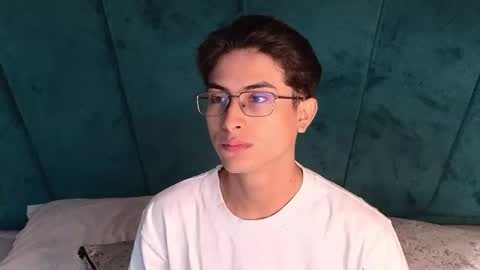 Aaron Ezequiel online show from April 26, 12:36 pm