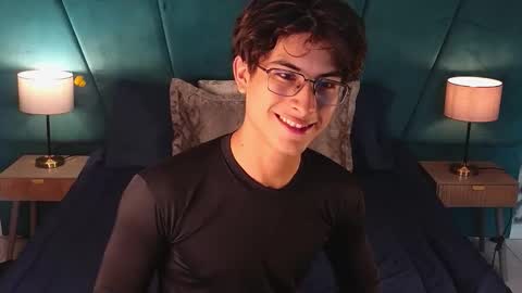 Snapshot of aaron_eze chatting on May 31, 8:10 pm Aaron Ezequiel online show from May 31, 8:10 pm