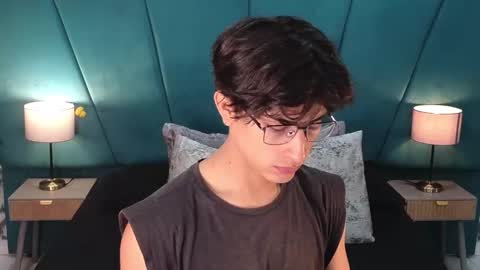 Snapshot of aaron_eze chatting on June 4, 12:22 pm Aaron Ezequiel online show from June 4, 12:22 pm