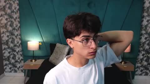 Snapshot of aaron_eze chatting on June 7, 12:20 pm Aaron Ezequiel online show from June 7, 12:20 pm