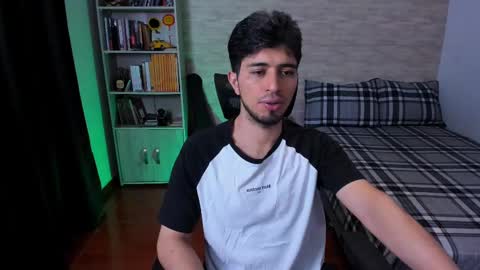 Aaron online show from September 19, 7:58 pm