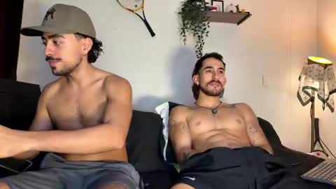 Snapshot of aaron_wheel chatting on August 7, 2:13 am aaron_wheel online show from August 7, 2:13 am
