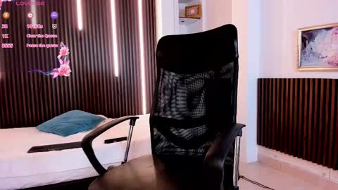 Snapshot of aaron_whitee chatting on January 10, 7:48 pm Aaron online show from January 10, 7:48 pm