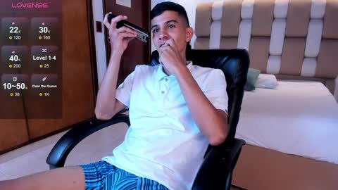 Aaron online show from April 3, 7:56 pm