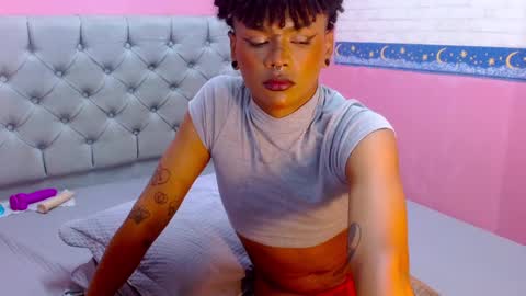 im NiallDun online show from December 10, 7:05 am