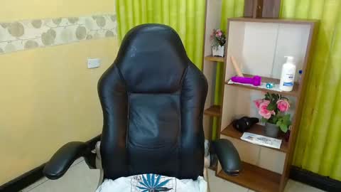 im NiallDun online show from December 14, 10:34 am