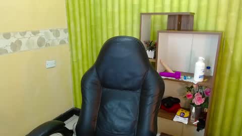 im NiallDun online show from December 19, 8:02 am