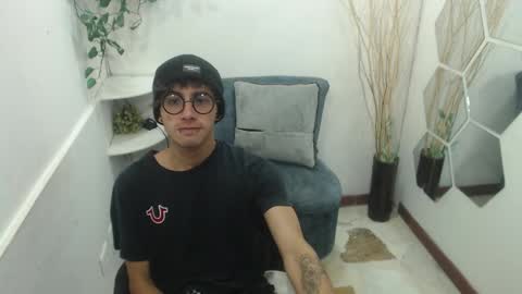 Aaron online show from February 11, 11:26 am