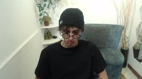 Aaron online show from February 26, 11:42 am