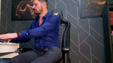 Aaron online show from January 30, 9:47 pm