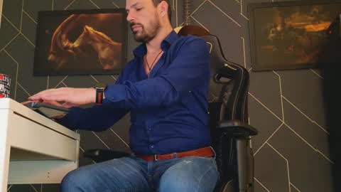 Aaron online show from February 14, 7:17 am