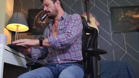 Aaron online show from November 14, 4:33 am