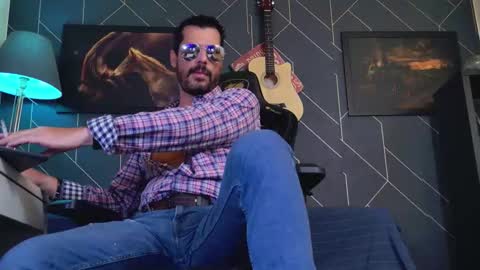 Aaron online show from February 26, 1:43 pm