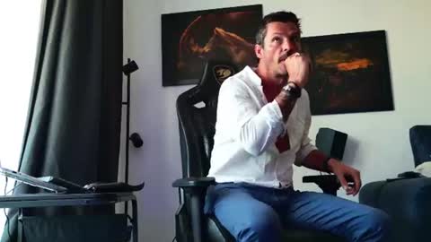 Snapshot of aaronbomer chatting on July 6, 4:09 pm Aaron online show from July 6, 4:09 pm