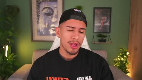 AARON  online show from February 4, 12:44 pm