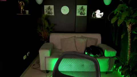 AARON  online show from September 26, 9:13 am