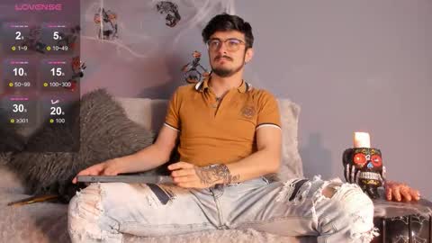 aaronfuentes7 online show from October 10, 8:19 pm