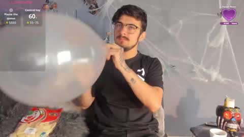 aaronfuentes7 online show from October 19, 1:56 pm