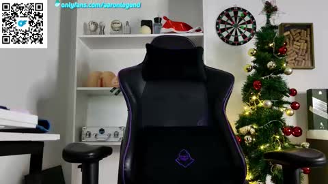 Aaron  online show from December 21, 9:11 pm