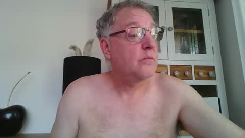 Snapshot of aaronmills55 chatting on May 23, 10:08 am Aaron online show from May 23, 10:08 am