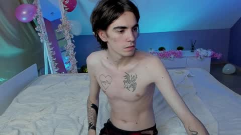 Snapshot of aataraxx chatting on December 25, 12:16 am Fiona and Harry online show from December 25, 12:16 am