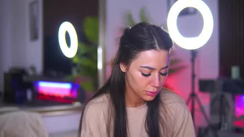 Snapshot of abbela_white chatting on May 7, 5:13 am Alexa online show from May 7, 5:13 am