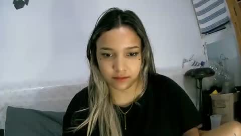 Snapshot of abbie_23 chatting on March 29, 10:10 pm Abbie cute online show from March 29, 10:10 pm