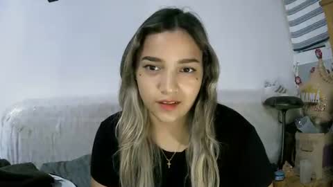 Snapshot of abbie_23 chatting on April 7, 10:31 pm Abbie cute online show from April 7, 10:31 pm