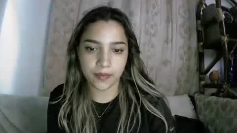Snapshot of abbie_23 chatting on April 19, 8:02 am Abbie cute online show from April 19, 8:02 am