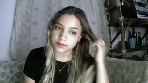 Snapshot of abbie_23 chatting on April 22, 7:22 am Abbie cute online show from April 22, 7:22 am