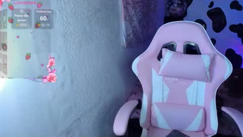 Snapshot of abbie_senjen chatting on February 10, 11:09 pm April online show from February 10, 11:09 pm