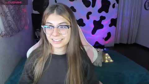 Snapshot of abbie_senjen chatting on February 23, 2:20 am April online show from February 23, 2:20 am