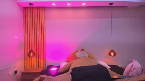 Abbie Edmond  online show from December 17, 3:45 am