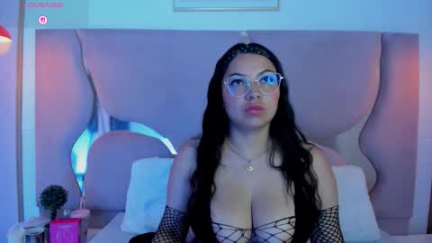 abbiejones_ online show from September 18, 1:02 pm