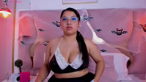 abbiejones_ online show from October 17, 4:09 pm