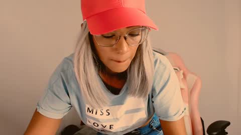 Snapshot of abby_liu chatting on December 27, 6:53 pm May Imstagram online show from December 27, 6:53 pm