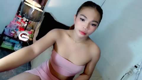 abby_luxpinay online show from October 28, 8:40 am