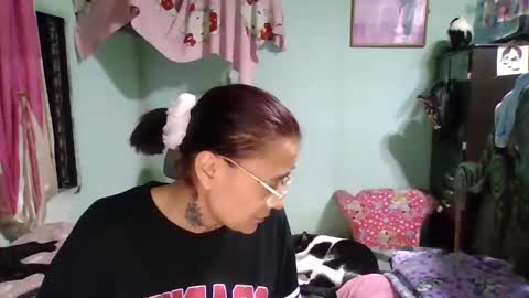 Snapshot of abbyasher chatting on December 17, 12:45 am Abby online show from December 17, 12:45 am