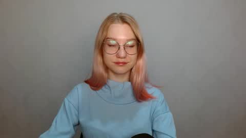 Snapshot of abbymoore__ chatting on December 20, 9:54 am Abby Lovense is active online show from December 20, 9:54 am