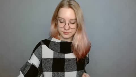 Snapshot of abbymoore__ chatting on December 28, 9:31 am Abby Lovense is active online show from December 28, 9:31 am