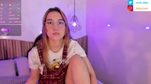 Snapshot of abbysweet1_ chatting on September 26, 12:31 pm Abigail online show from September 26, 12:31 pm