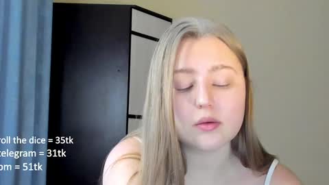 Snapshot of abbywyte chatting on February 15, 2:22 pm Abby    Stream at Sat  Sun  Mon  Fri online show from February 15, 2:22 pm