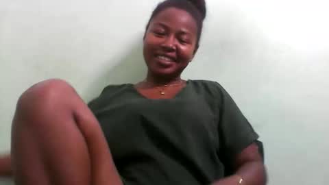 Snapshot of abella677022 chatting on February 19, 11:39 am abella677022 online show from February 19, 11:39 am