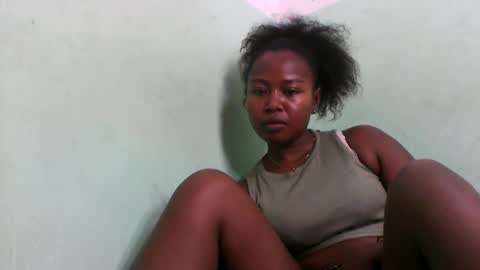 Snapshot of abella677022 chatting on February 26, 5:12 pm abella677022 online show from February 26, 5:12 pm