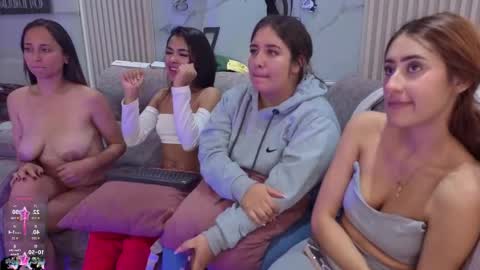 Snapshot of abella_as chatting on December 4, 7:55 pm Abella online show from December 4, 7:55 pm